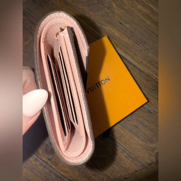 Louis Vuitton Victorine Wallet Ballerine Pink and Monogram - Picture 8 of 10